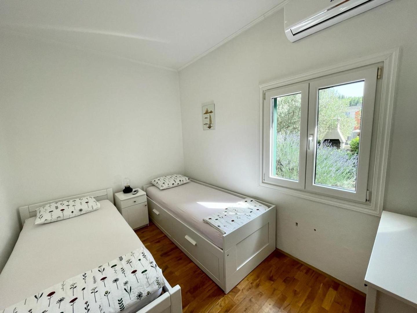 Vacation House Lavanda New! Heated Pool Zadvarje Εξωτερικό φωτογραφία