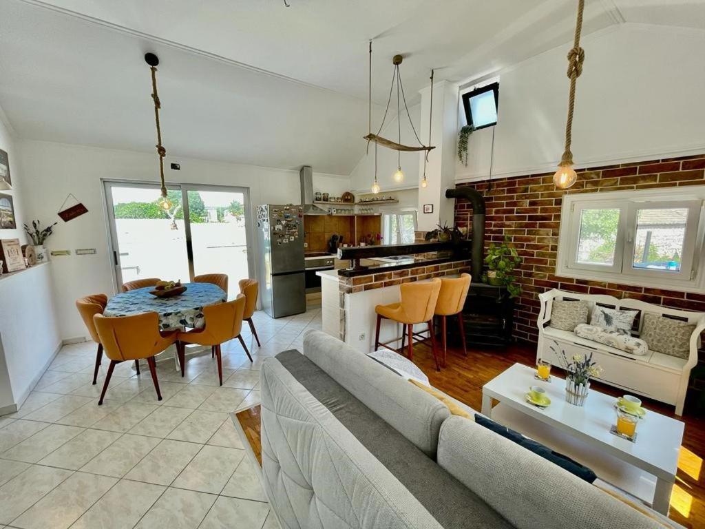 Vacation House Lavanda New! Heated Pool Zadvarje Εξωτερικό φωτογραφία