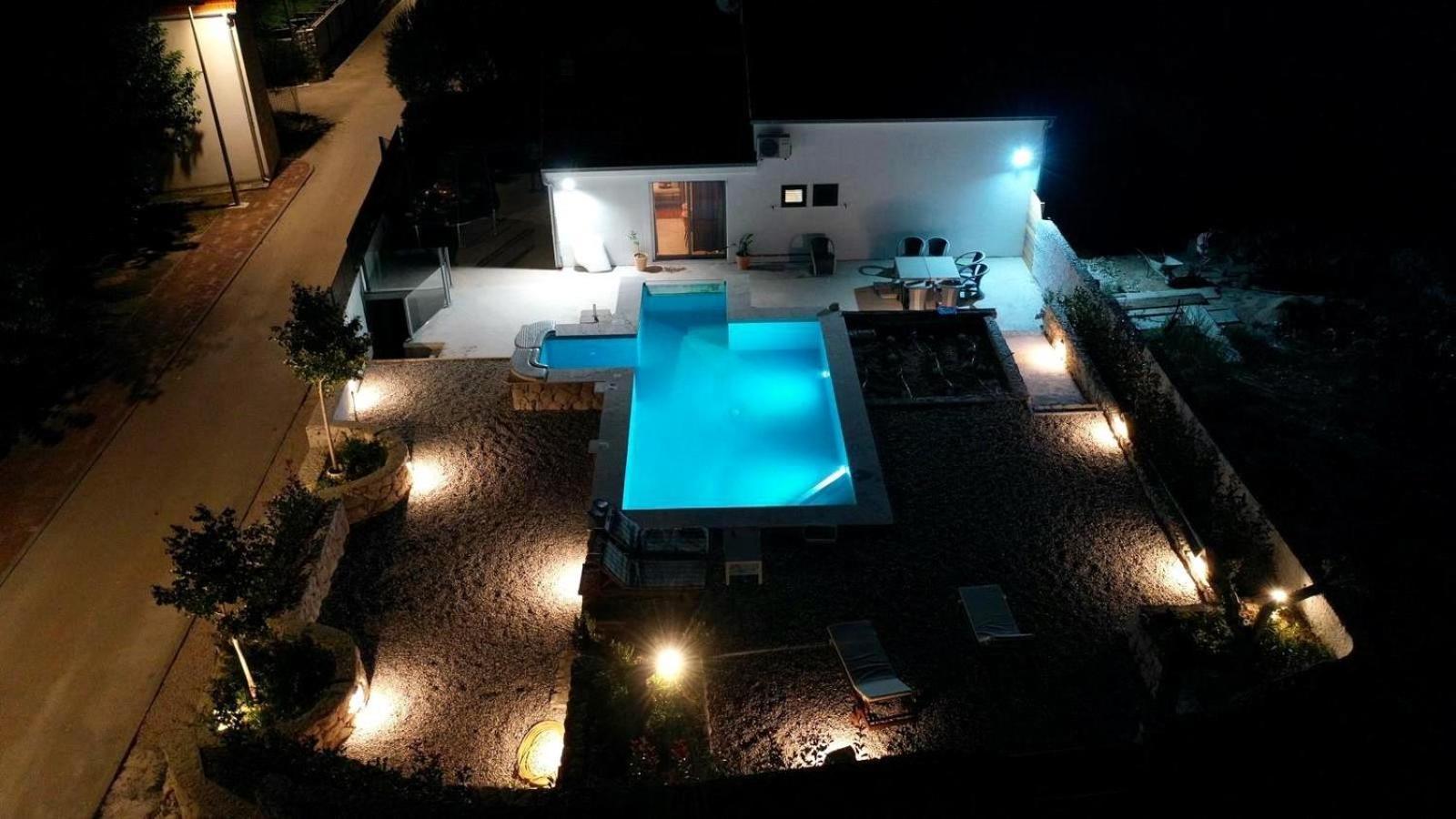 Vacation House Lavanda New! Heated Pool Zadvarje Εξωτερικό φωτογραφία